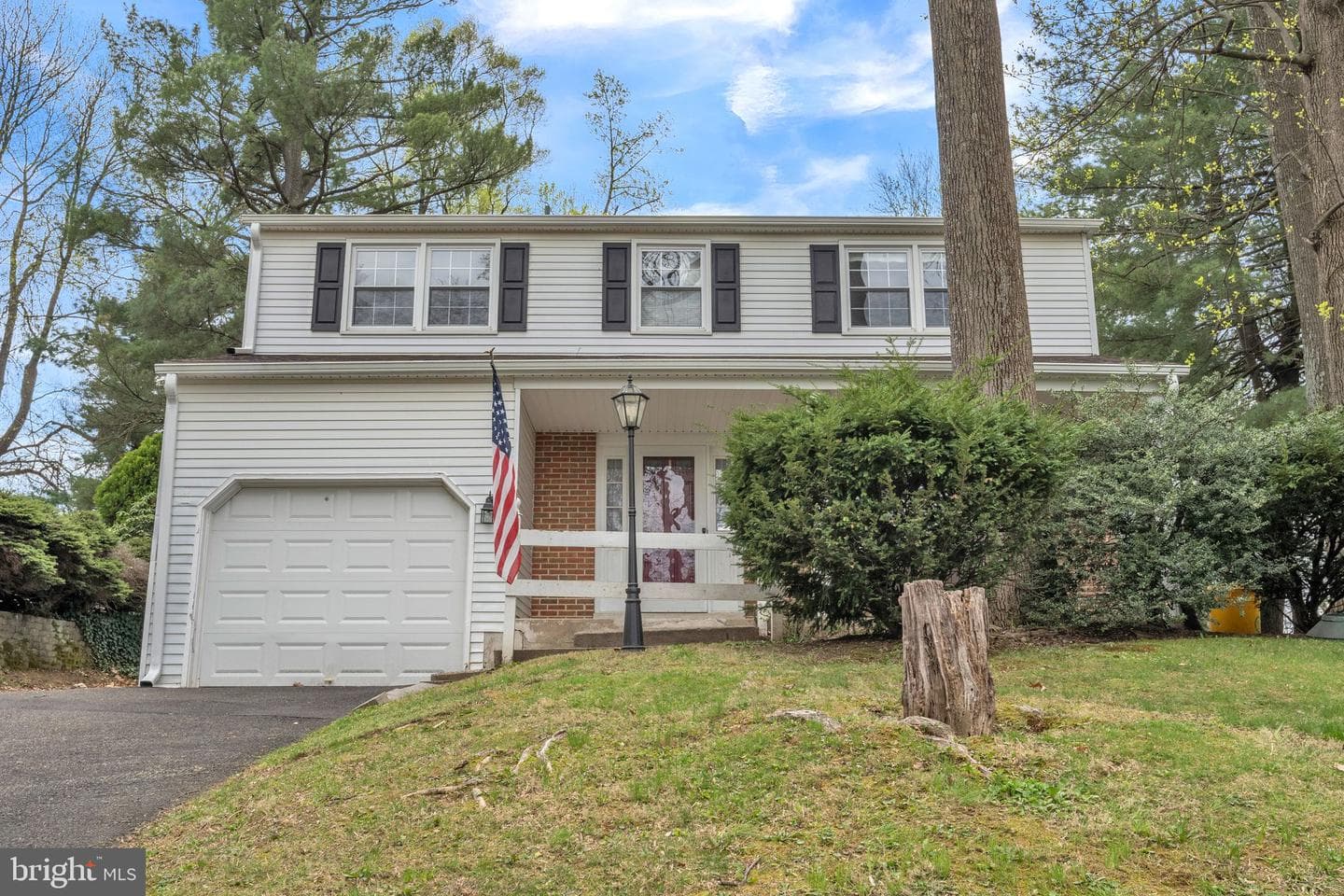 708 Falcon Drive photo 1