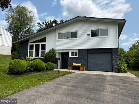 32 Camelot Drive photo 1