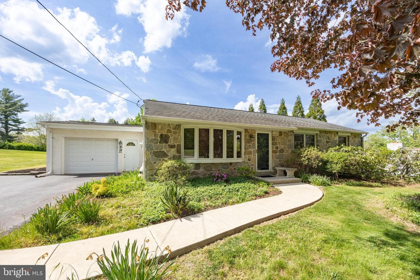 235 8th Avenue photo 1