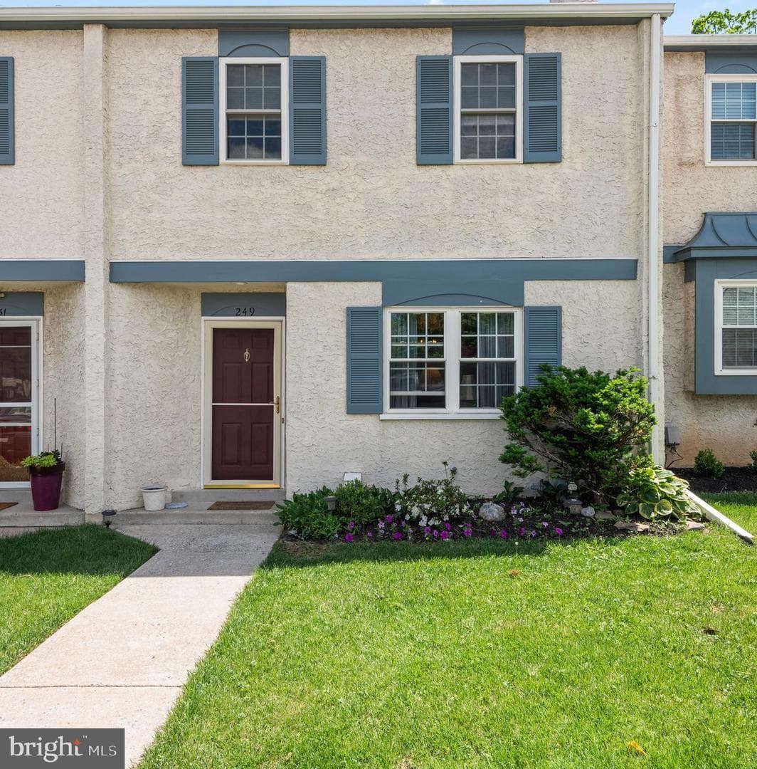 249 Lawndale Avenue photo 1