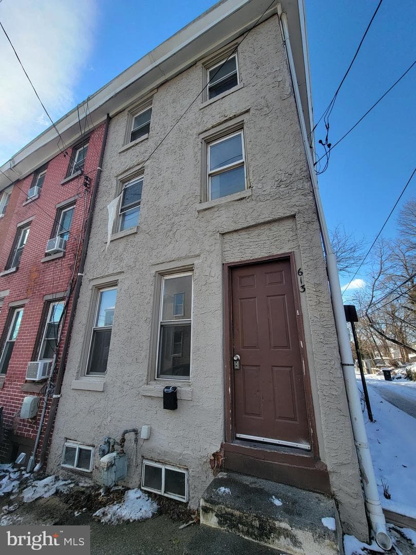 613 Walnut Street photo 1