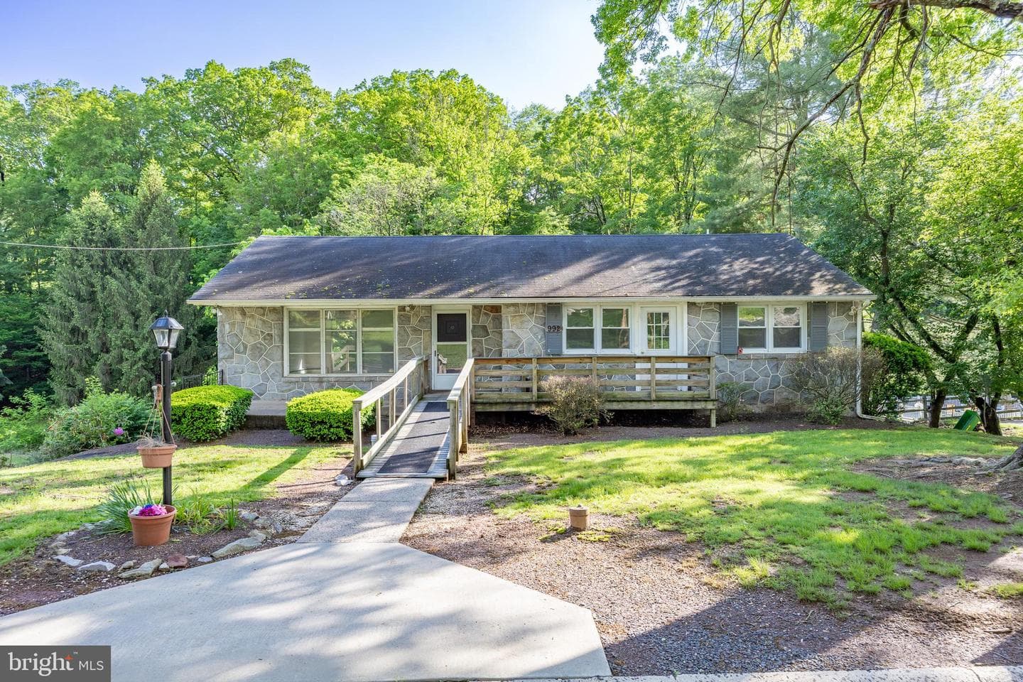 992 E Valley Road photo 1