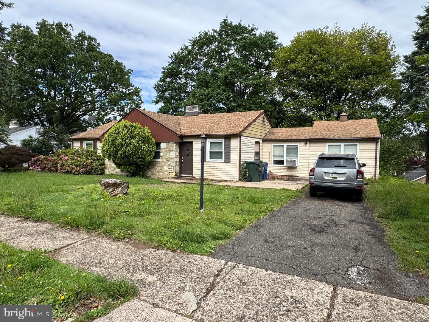 936 Wesley Avenue photo 1