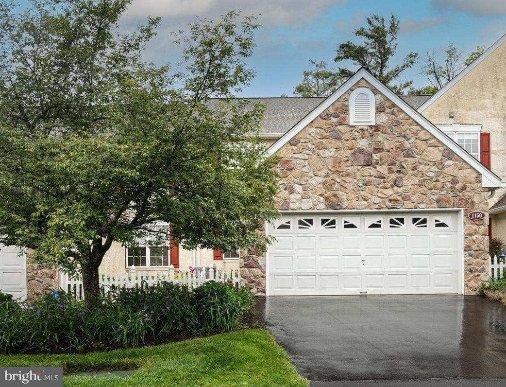 1150 Harrogate Way photo 1