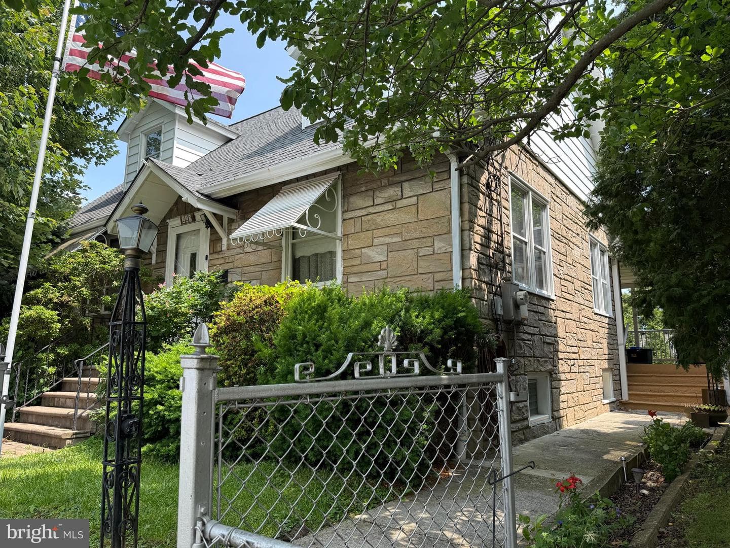 222 Moir Avenue photo 1