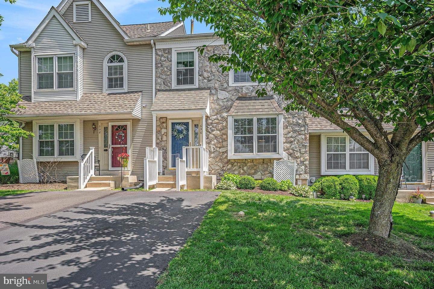 656 Longwood Road photo 1