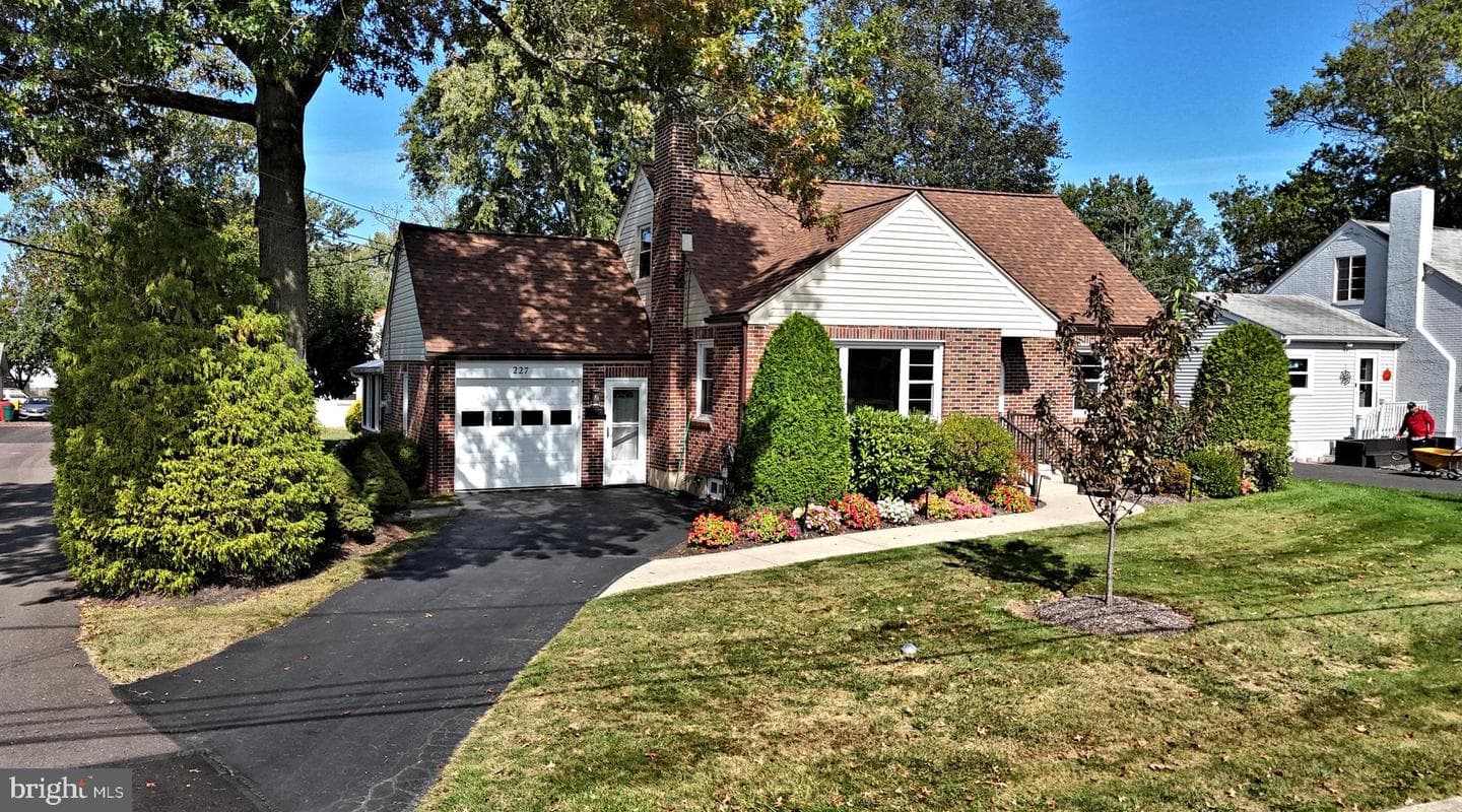 227 Ridge Avenue photo 1