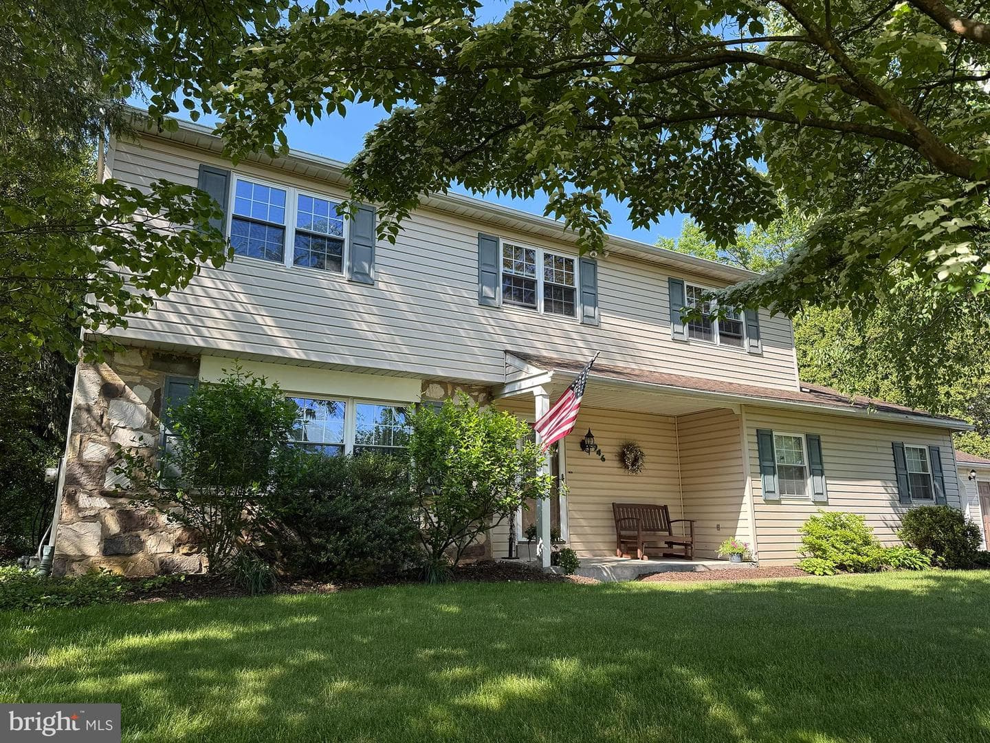 946 Woodlawn Drive photo 1