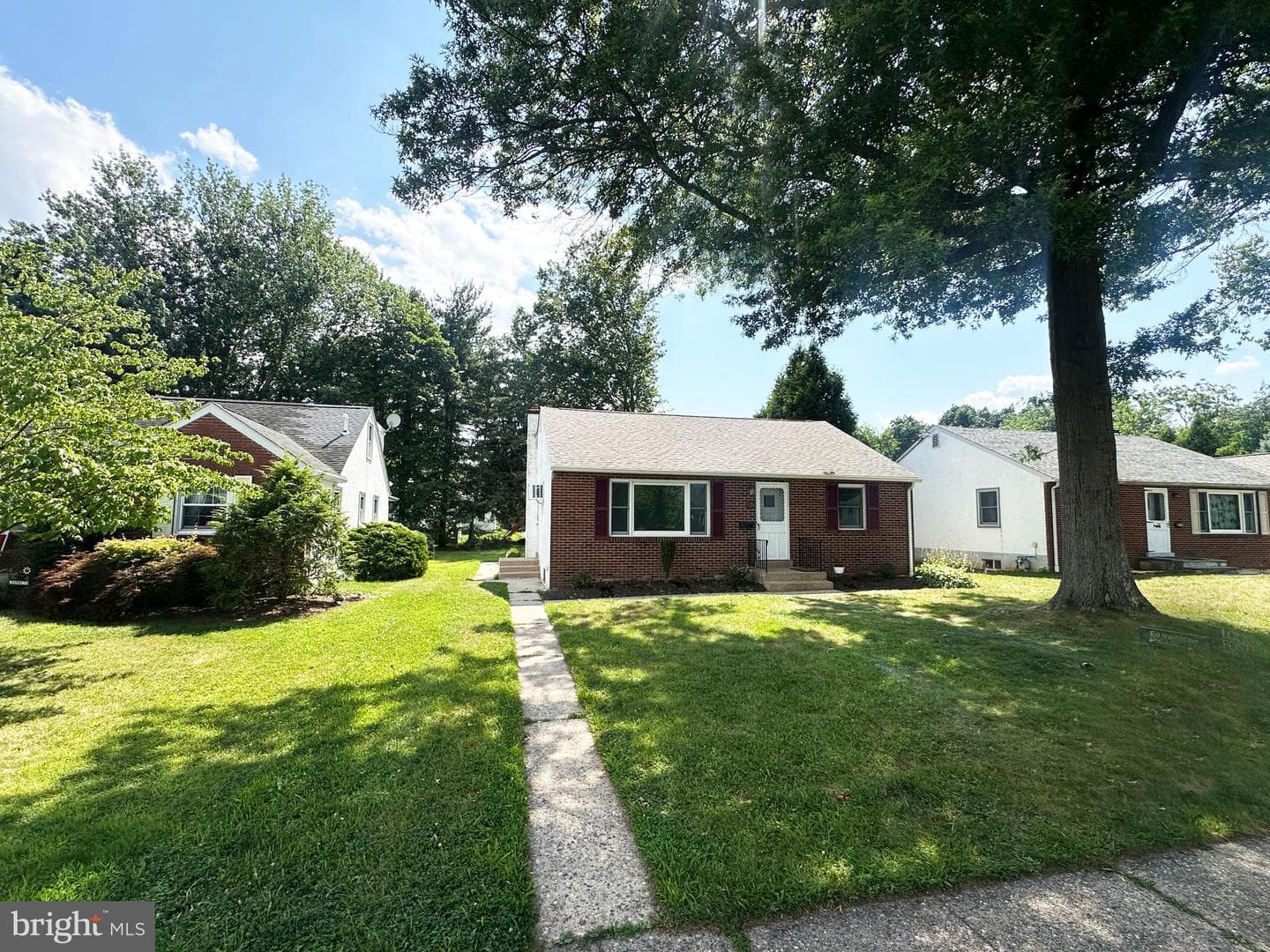 1124 Locust Ave photo 1