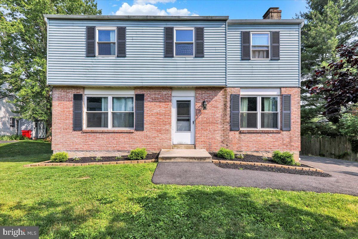 1048 Acorn Way photo 1