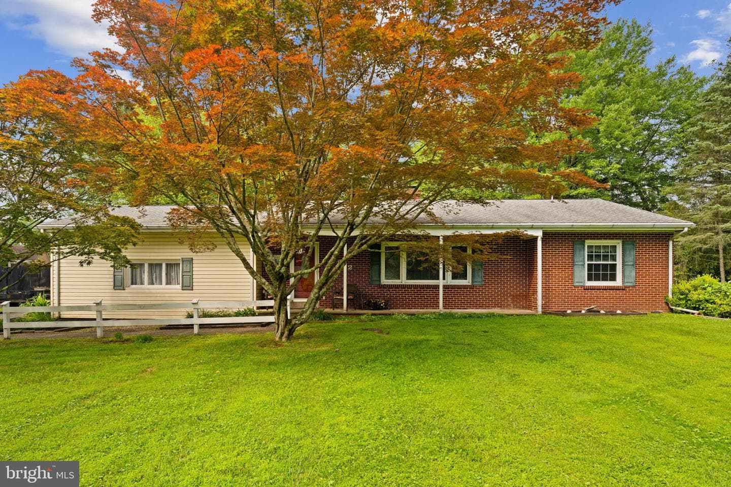 912 Sycamore Drive photo 1