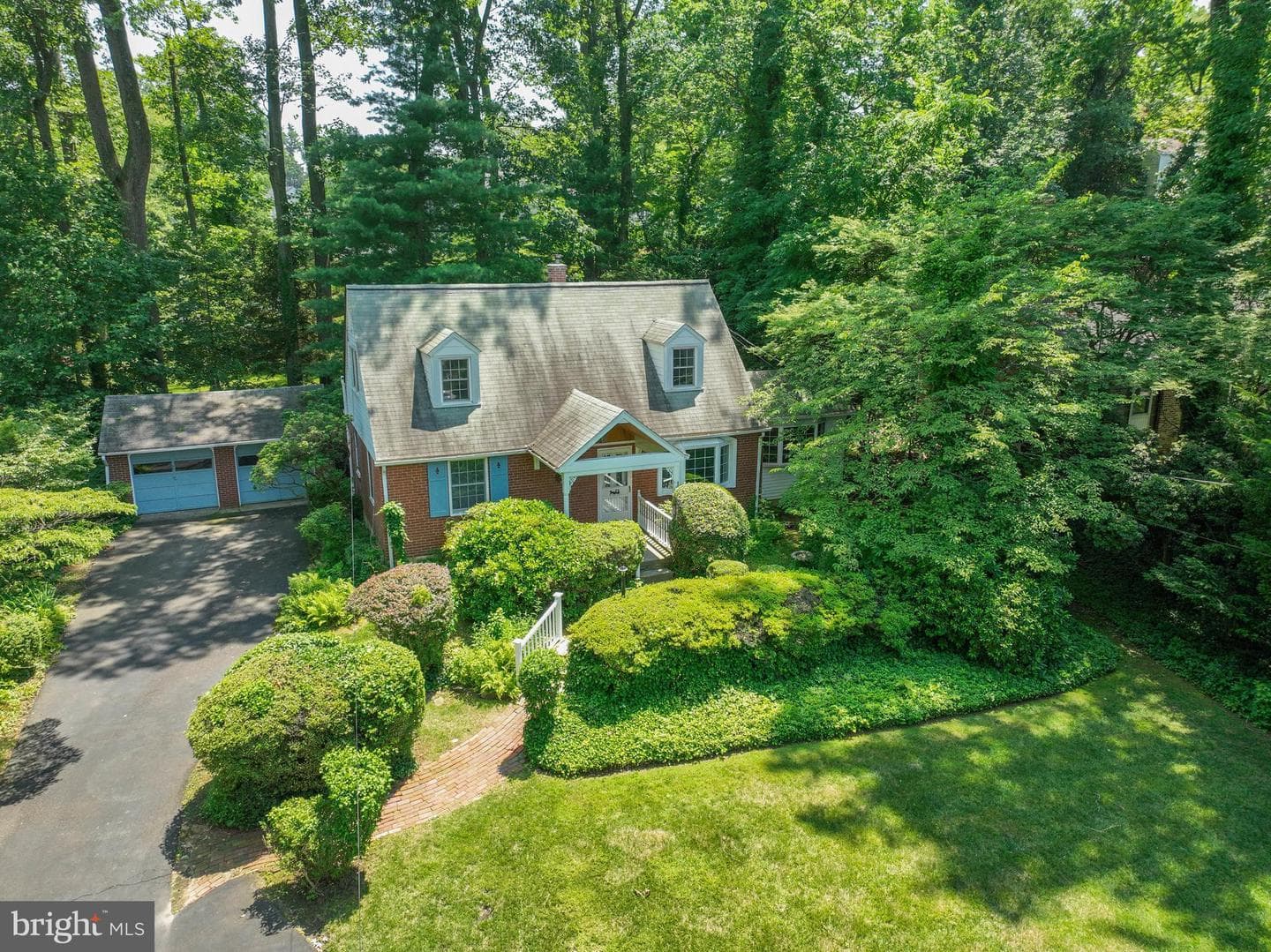 2561 Valley View Drive photo 1