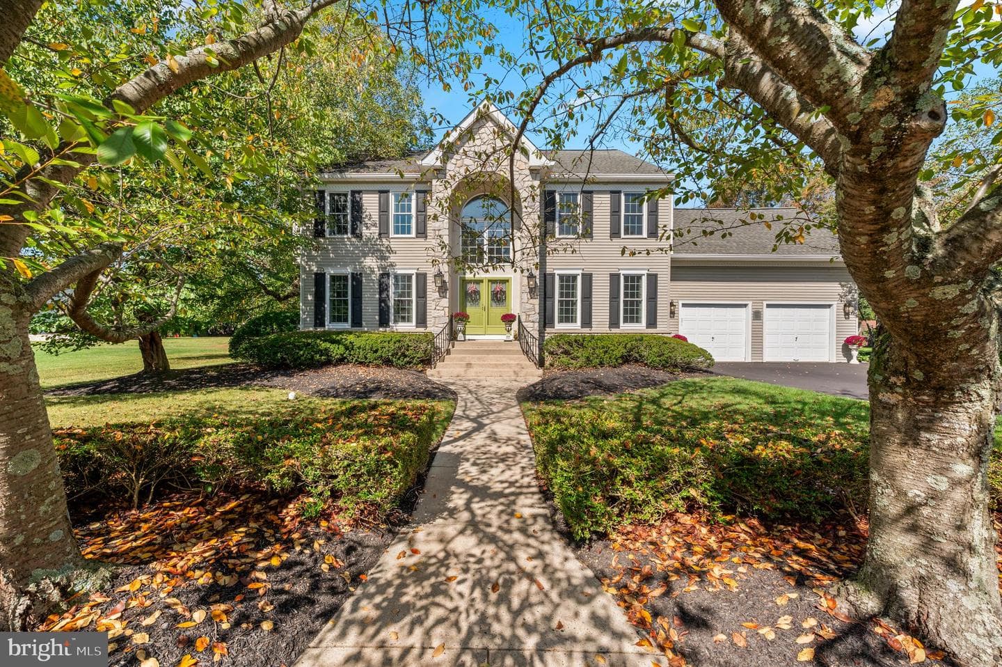 272 Mallard Drive E photo 1
