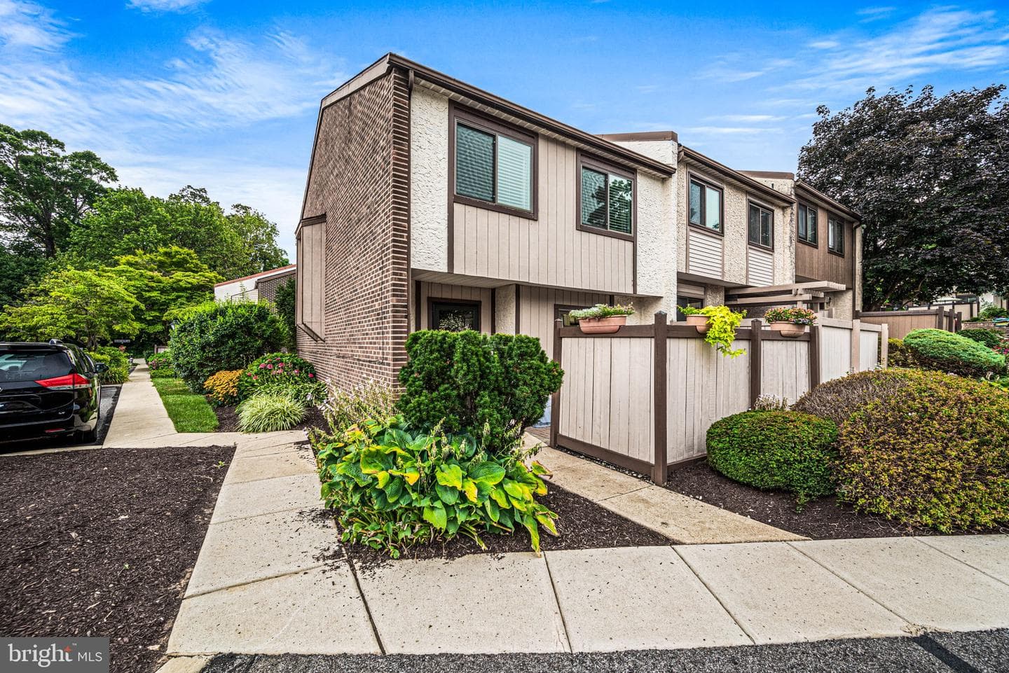 1801 Linden Way photo 1