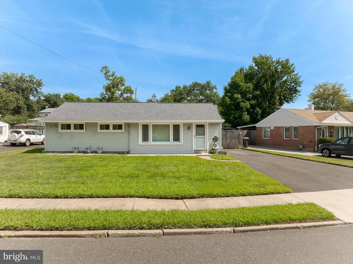 2817 Anzac Avenue photo 1