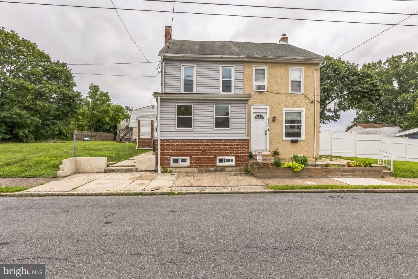 624 E Howard Street photo 1