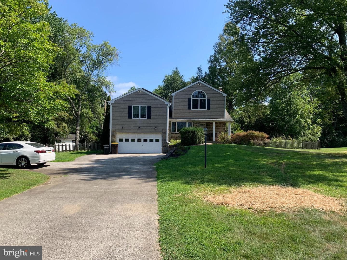 833 Stonybrook Drive photo 1