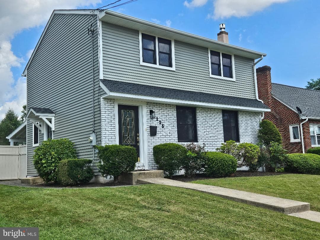 225 Wilson Street photo 1