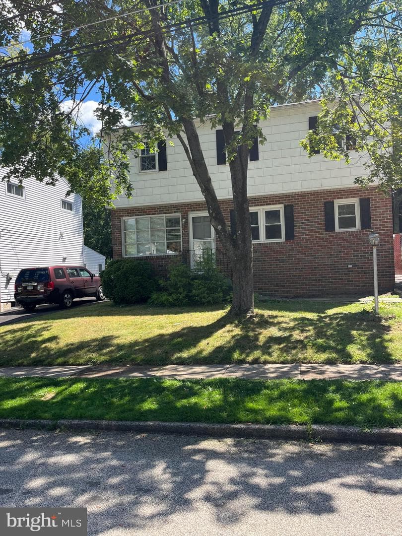 1717 Crestview Avenue photo 1