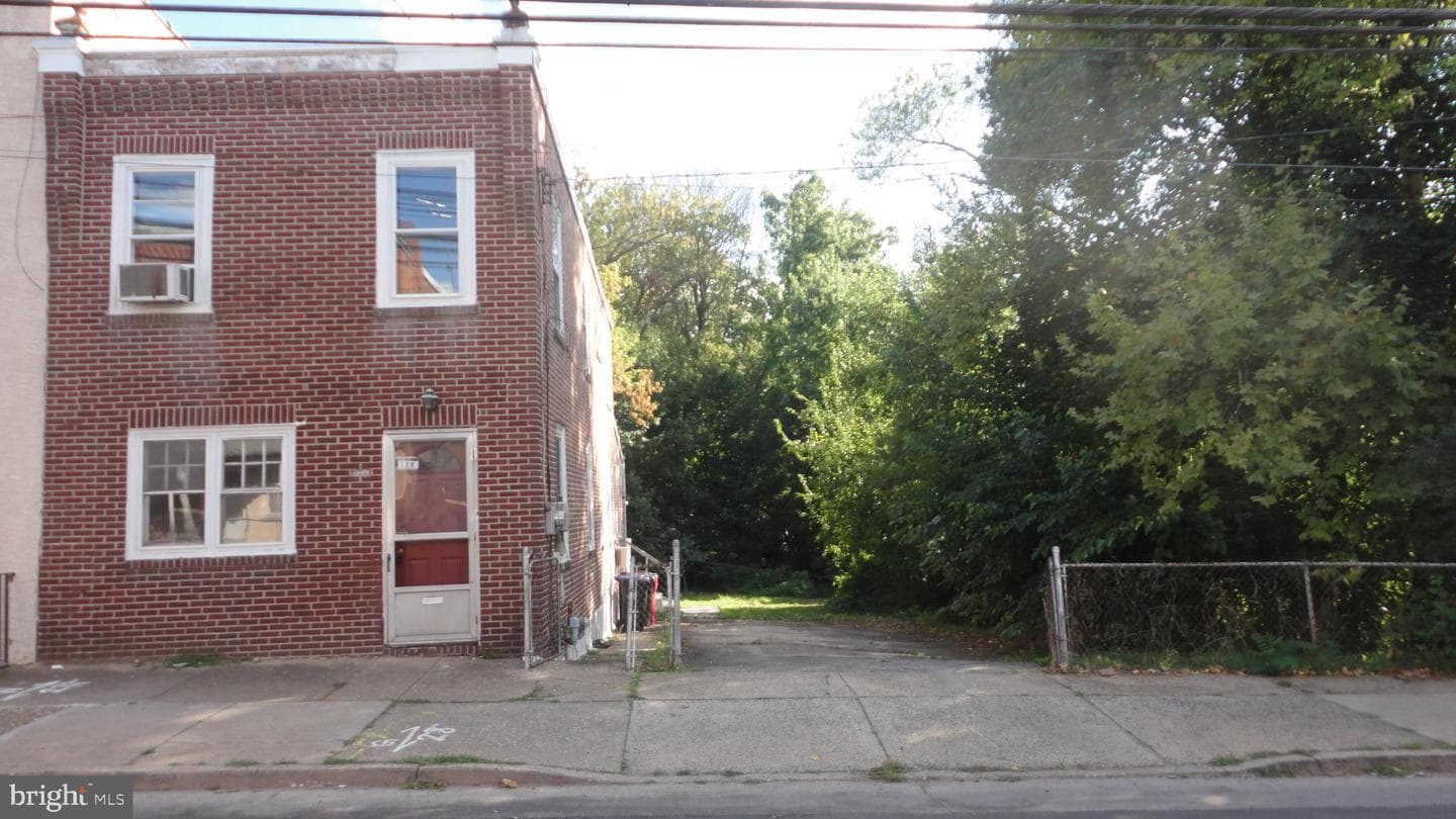 128 - 130 W. Elm Street W Elm Street photo 1