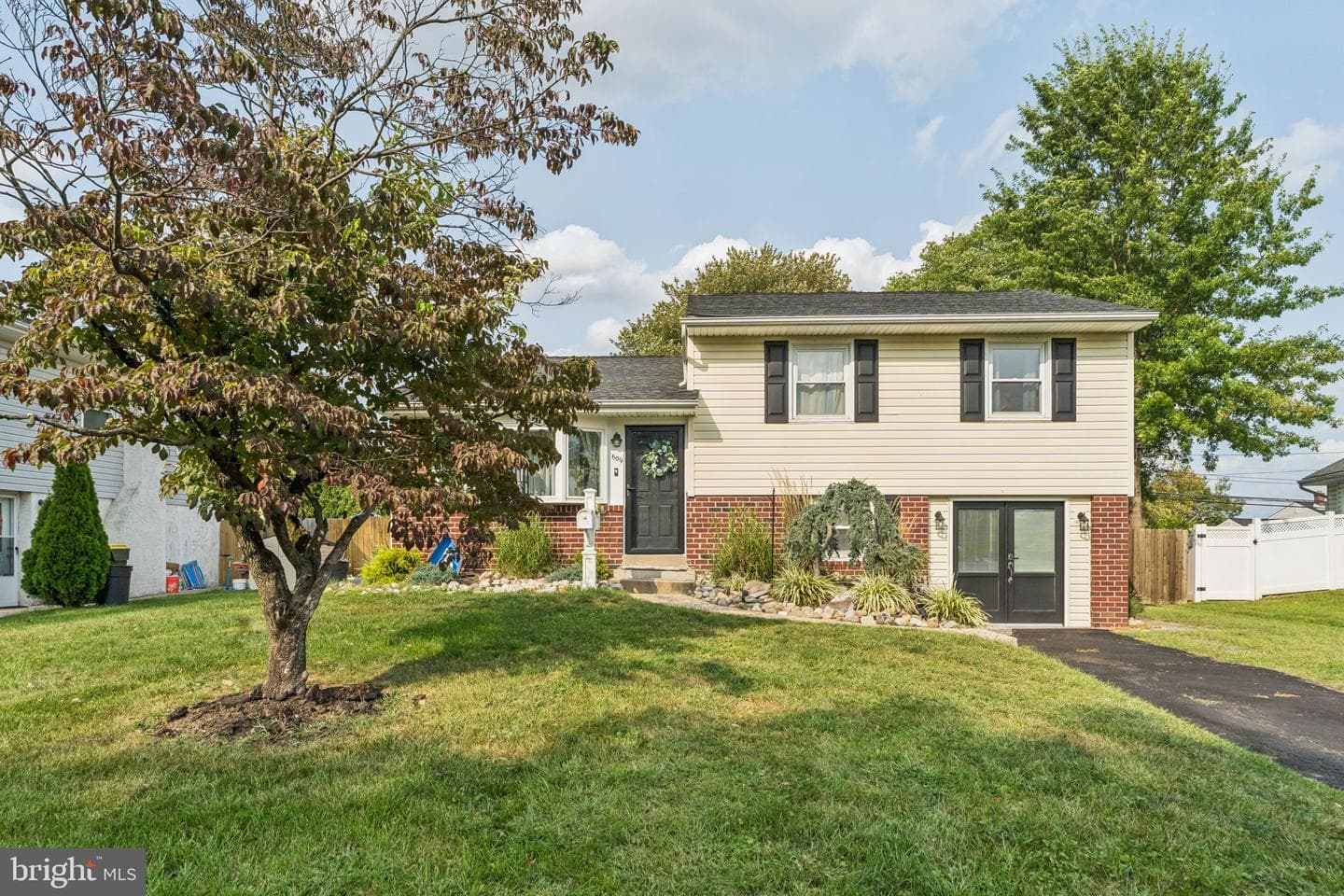 609 Stewart Road photo 1