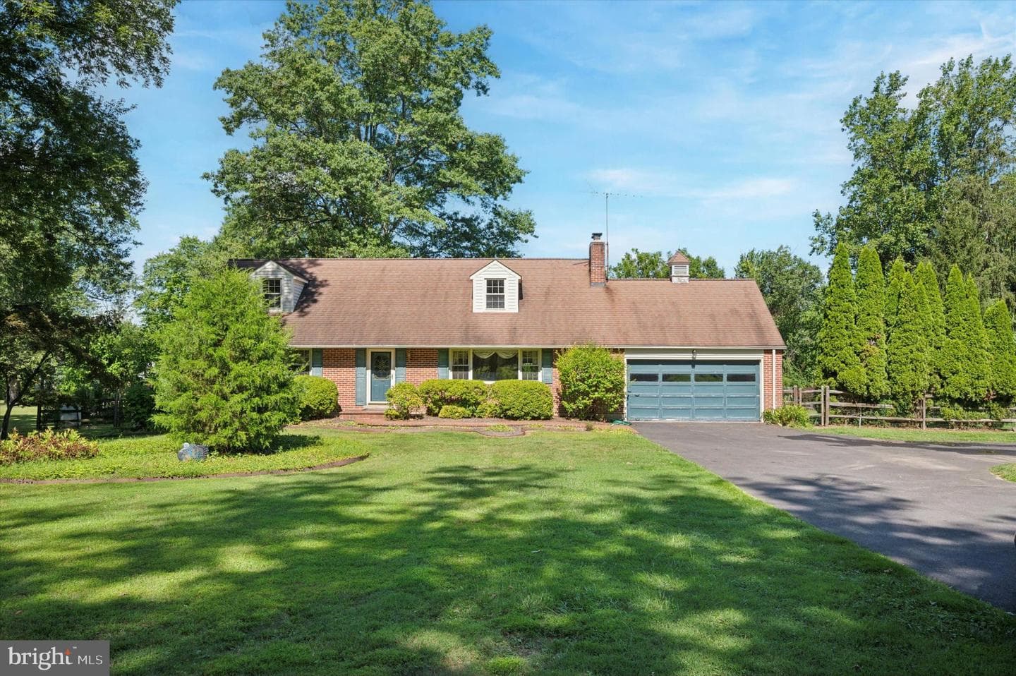 330 Chestnut Lane photo 1