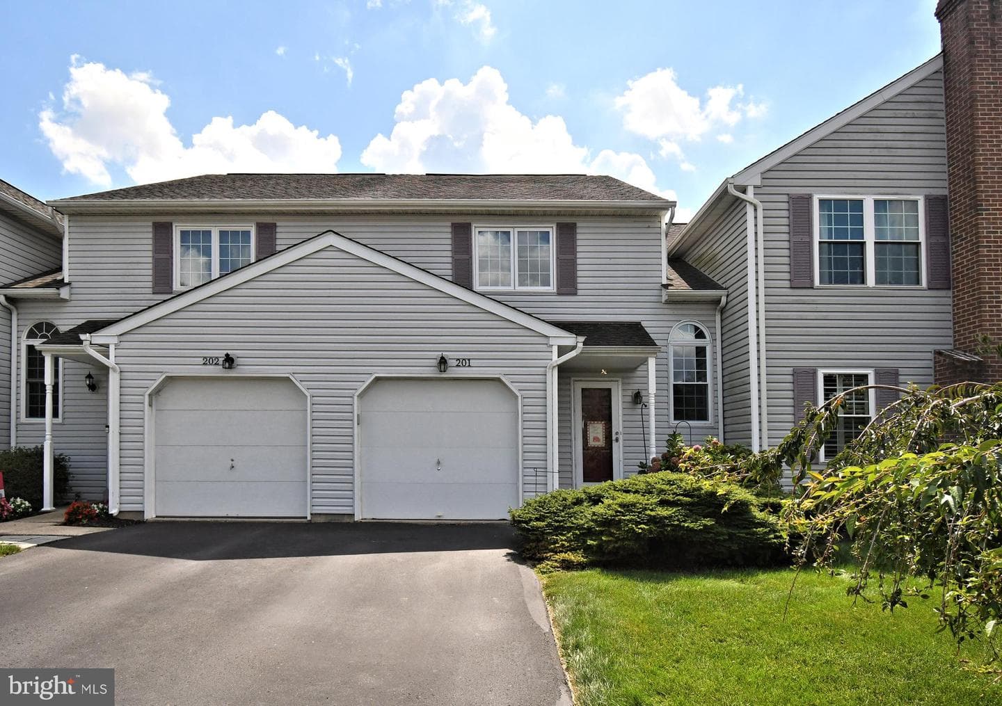 201 Beacon Court photo 1