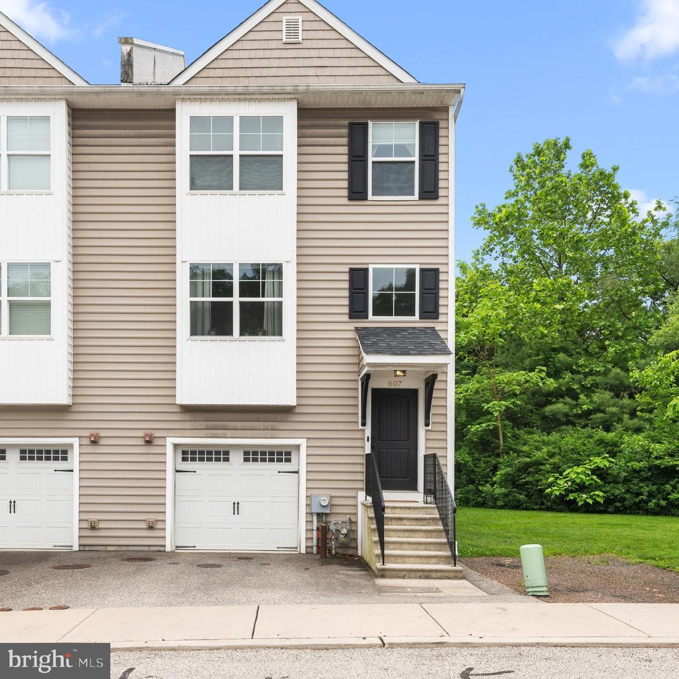 607 Apple Street photo 1