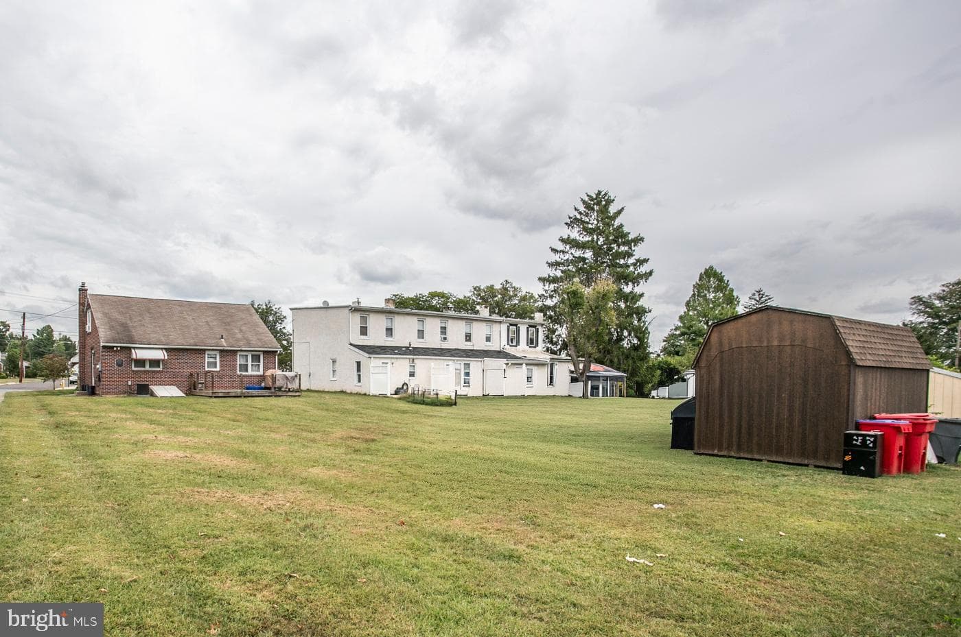 425 Center Street photo 1