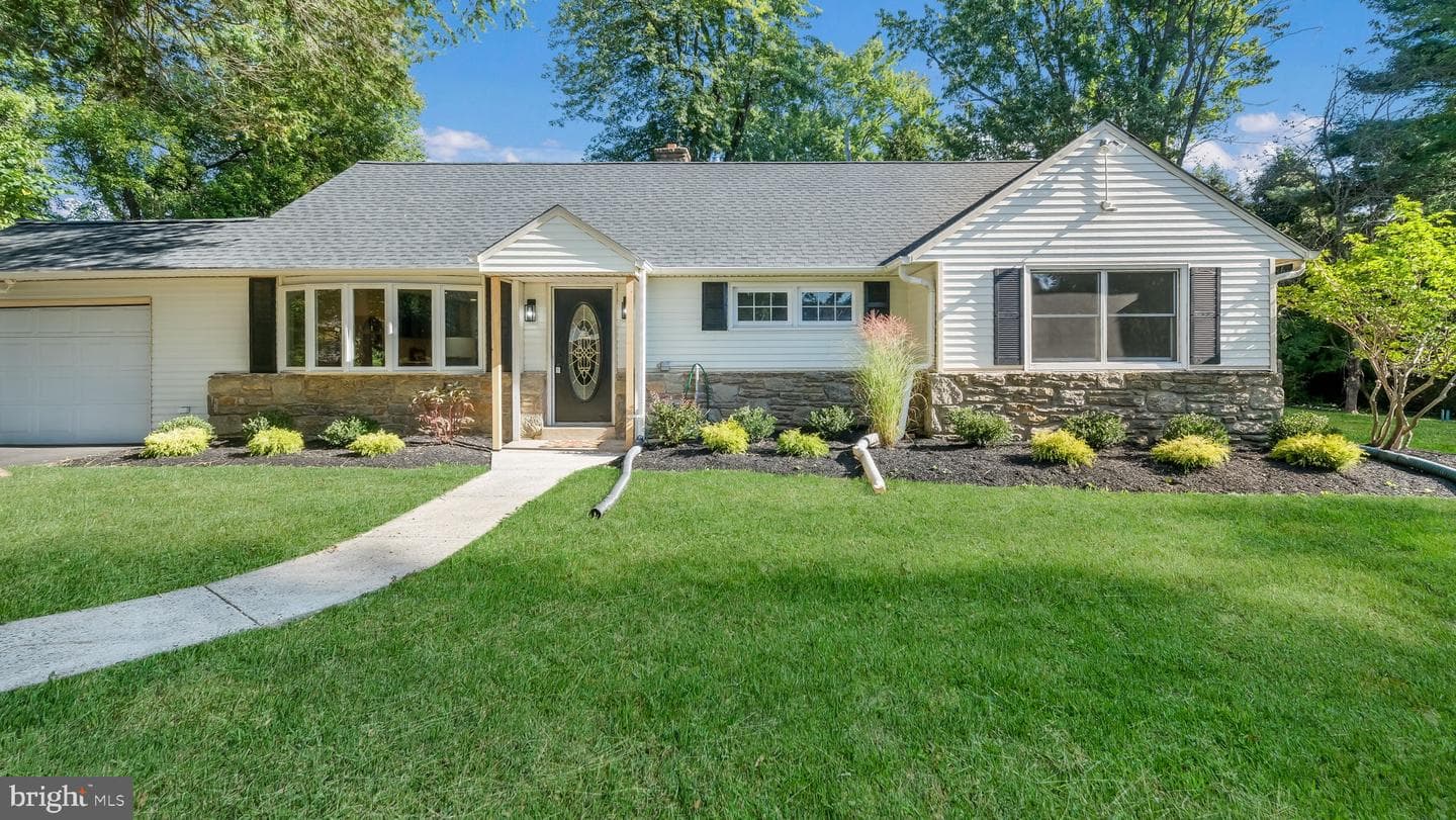 735 Rhoads Avenue photo 1