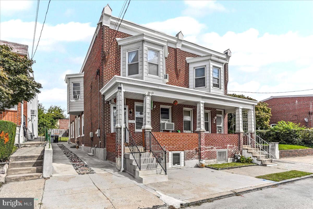 615 E Oak Street photo 1