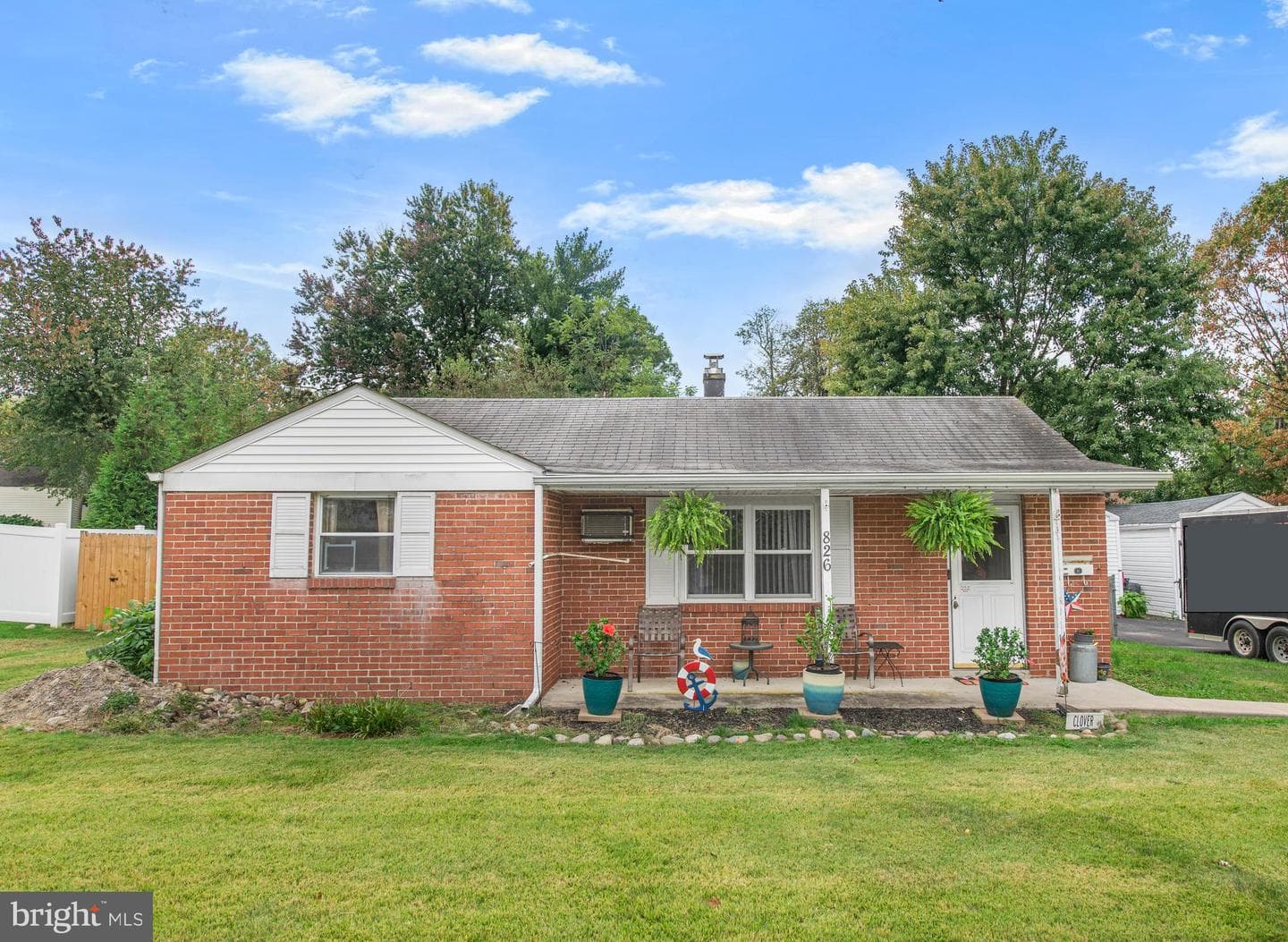 826 Clover Lane photo 1