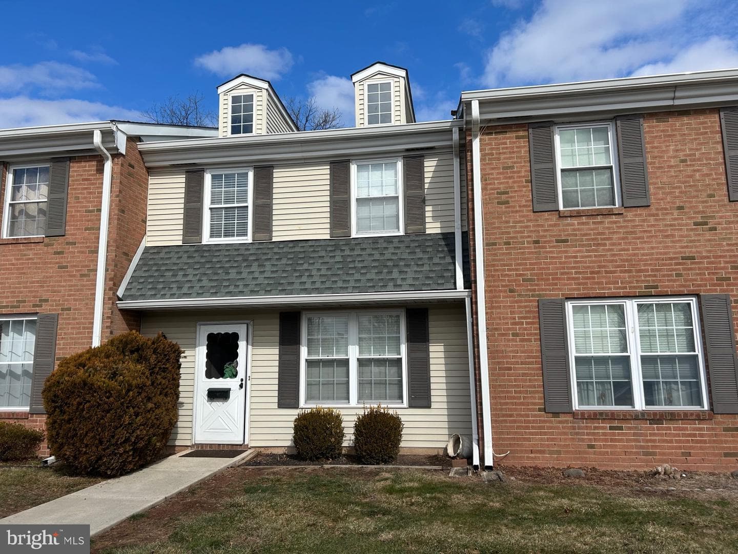 111 Clemens Court photo 1