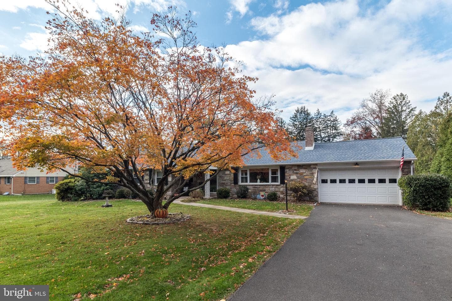 326 Chestnut Lane photo 1