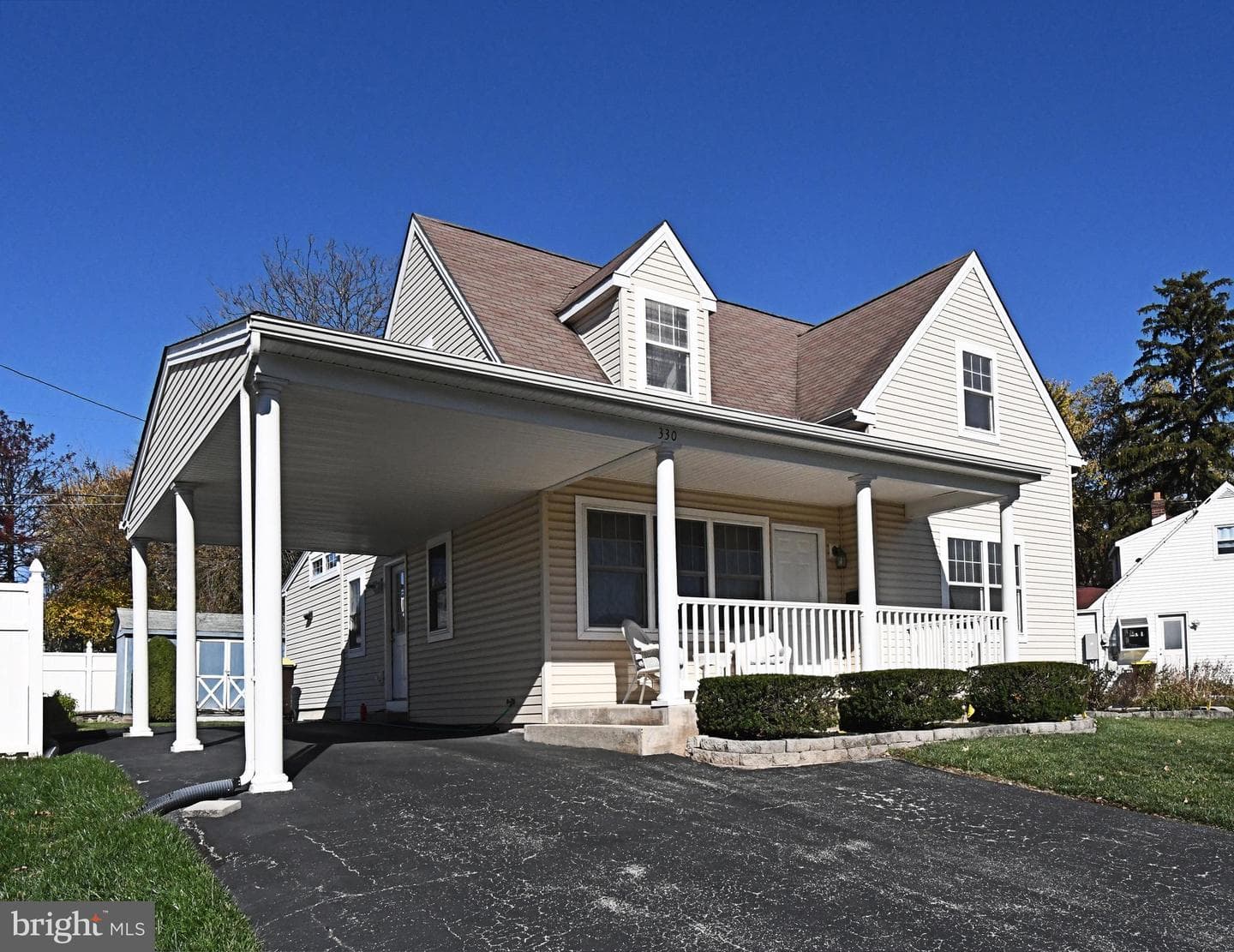 330 Crossfield Road photo 1