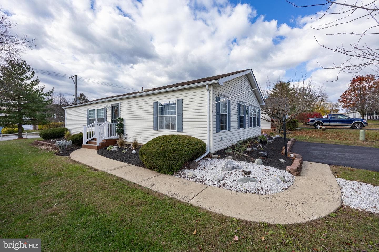 107 Carver Lane photo 1
