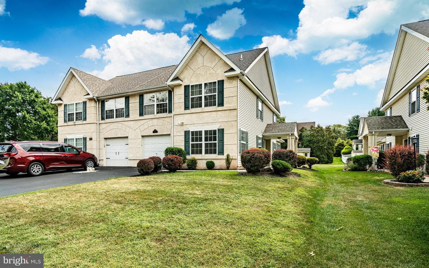 646 Elm Street photo 1