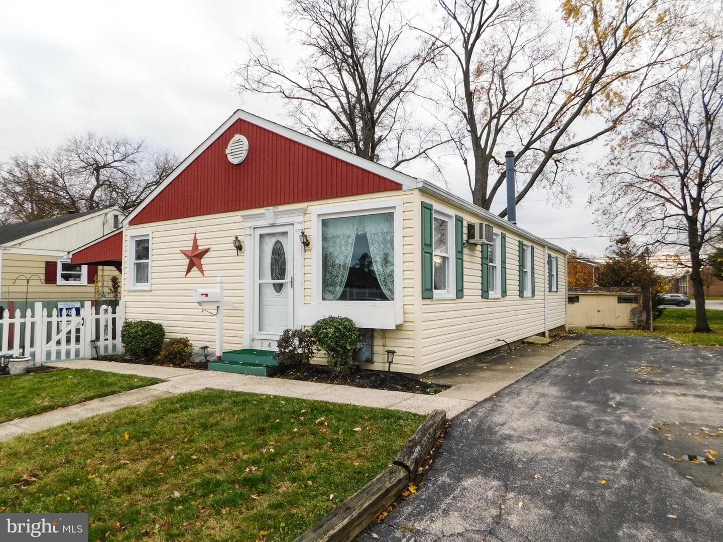 1448 W James Street photo 1