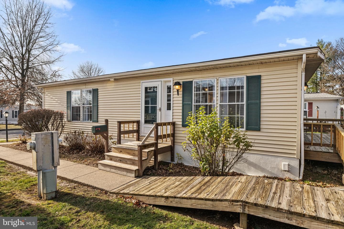 738 Aspen Circle photo 1