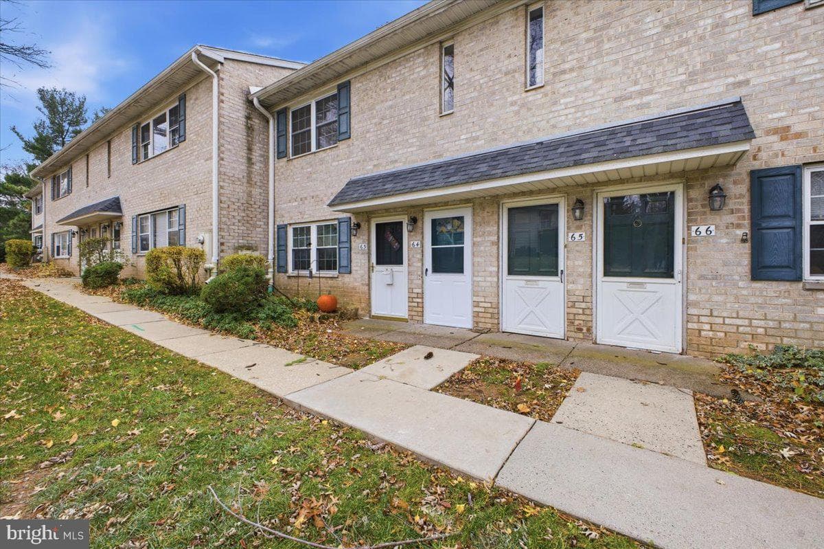 64 Cavendish Drive photo 1