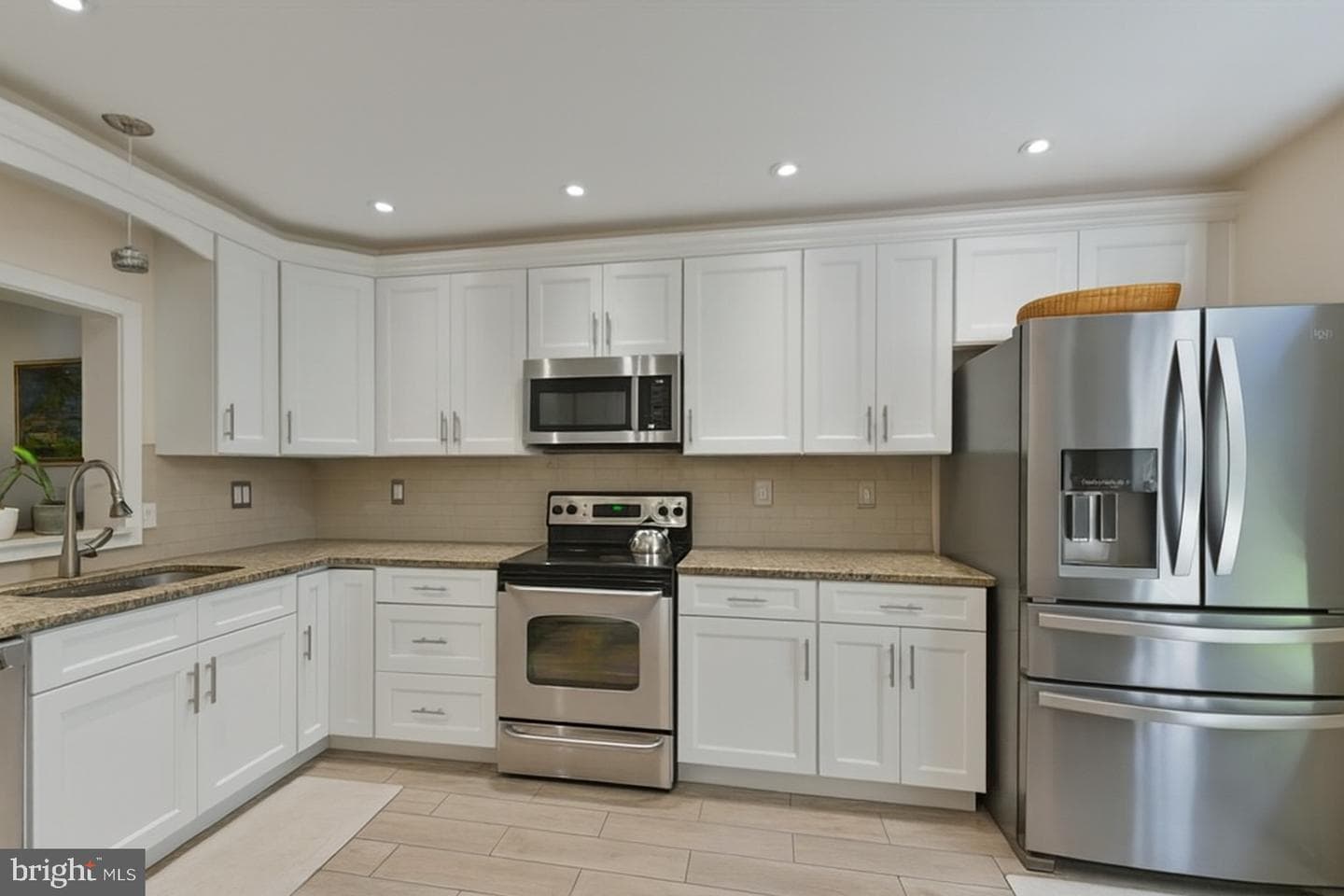 100 Victoria Drive photo 1