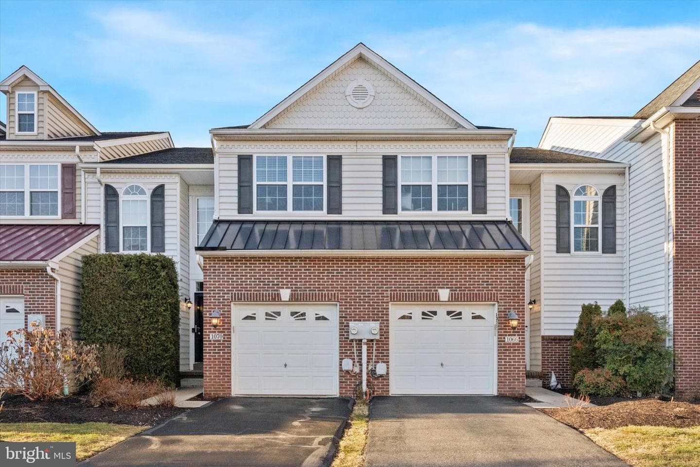 1070 Rosemont Terrace photo 1