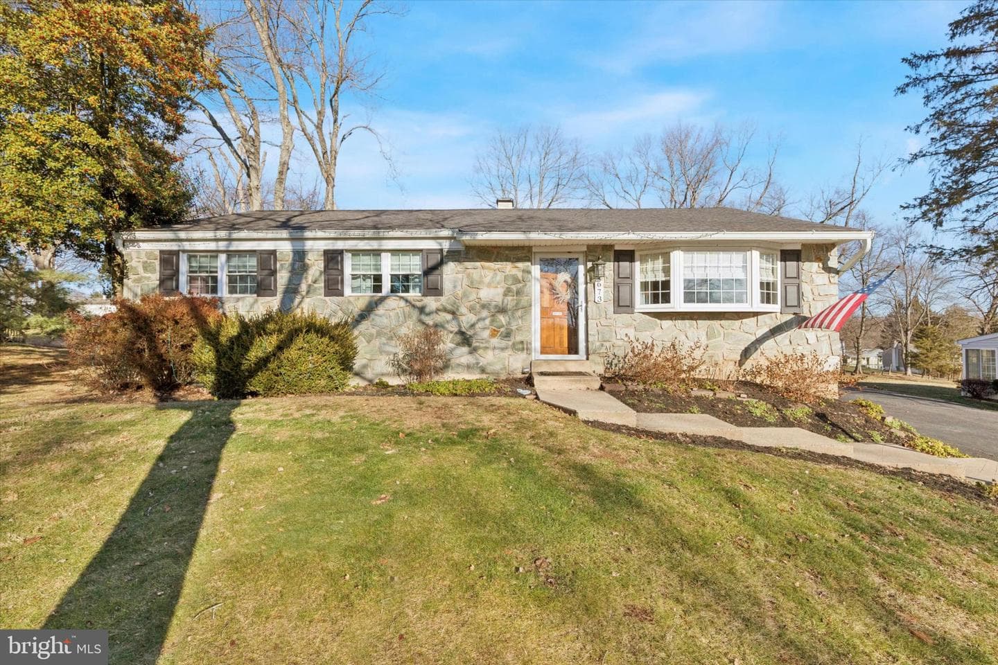 673 Barrington Road photo 1