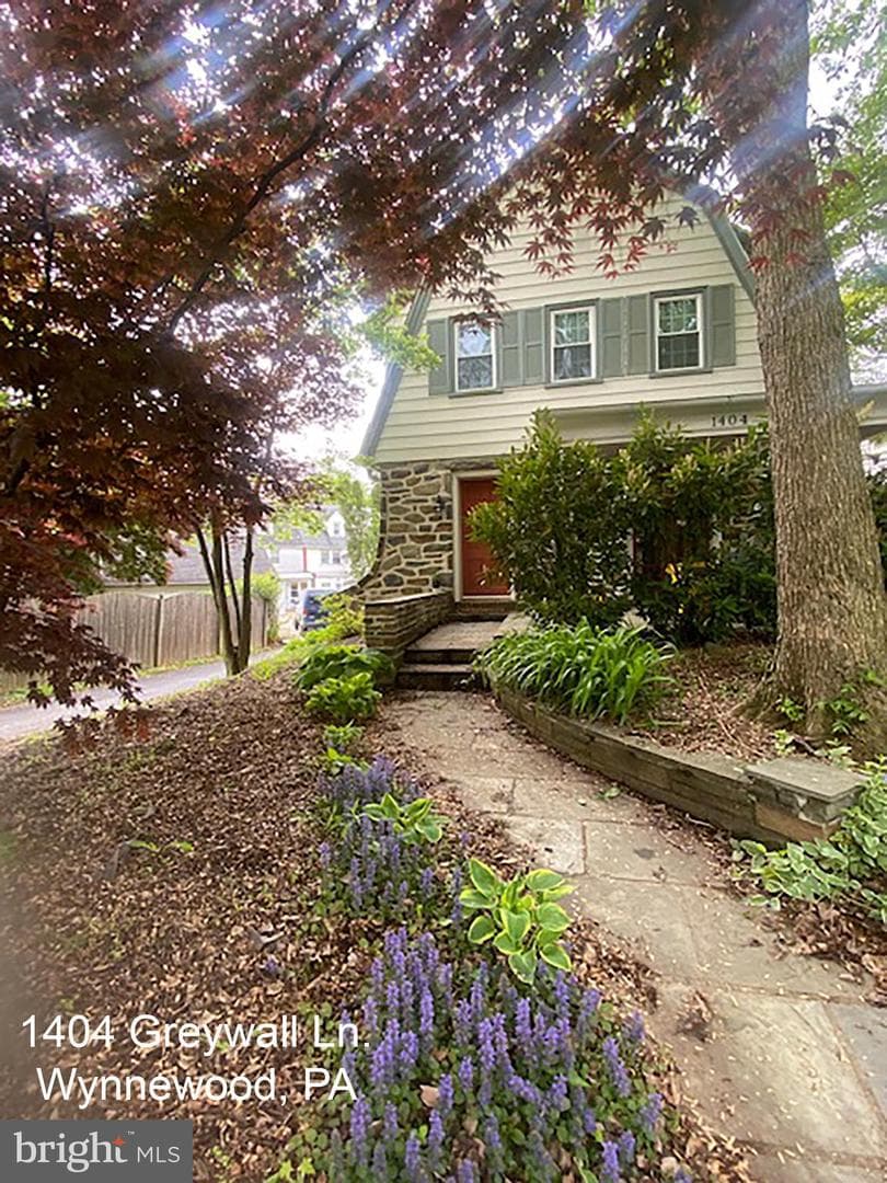 1404 Greywall Lane photo 1