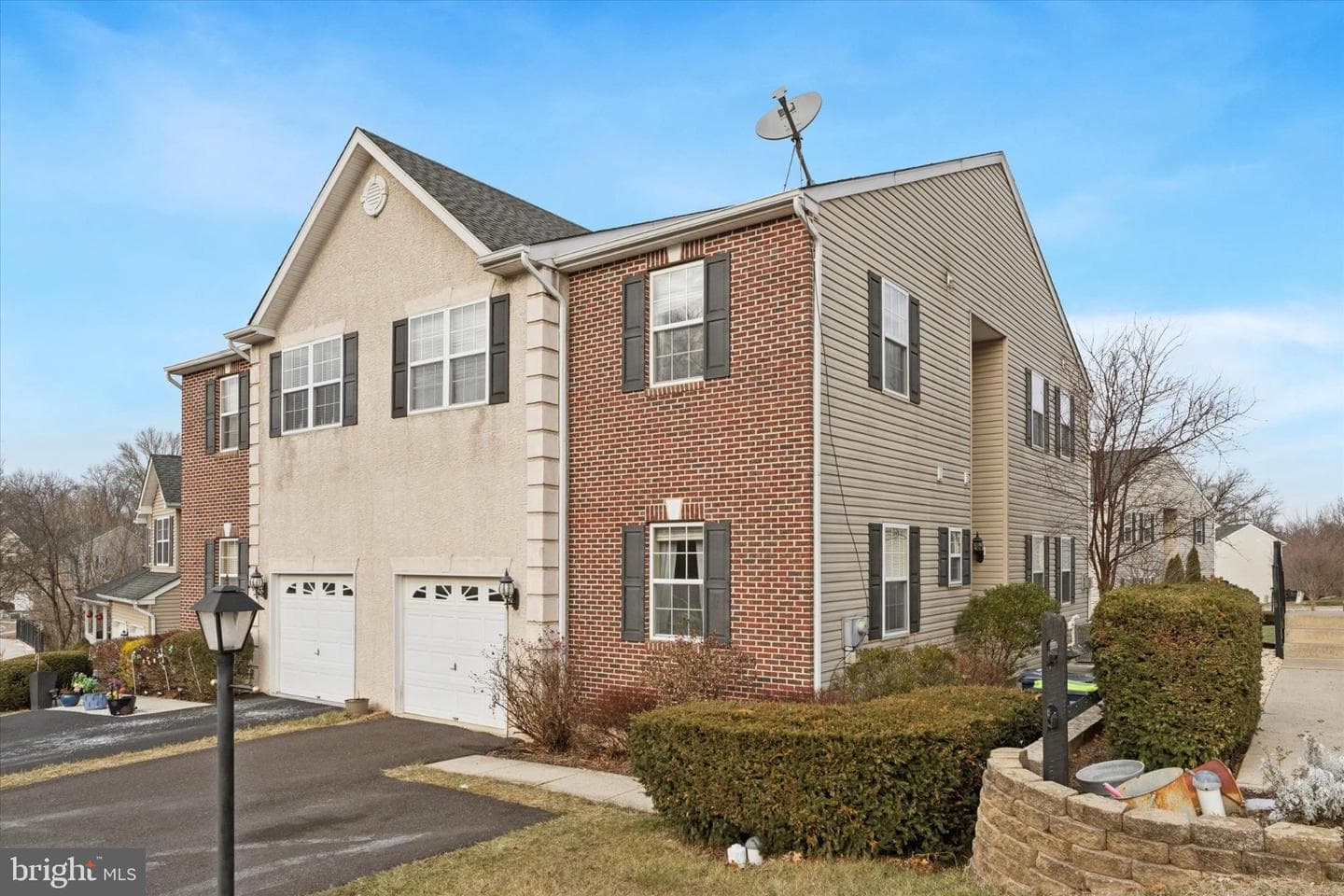 223 Holbrook photo 1