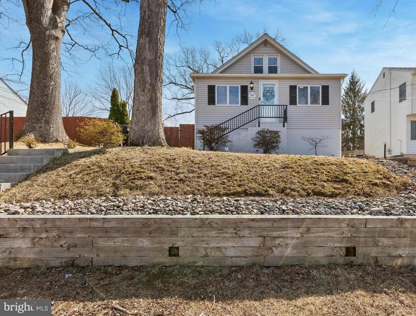 747 Tennis Avenue photo 1