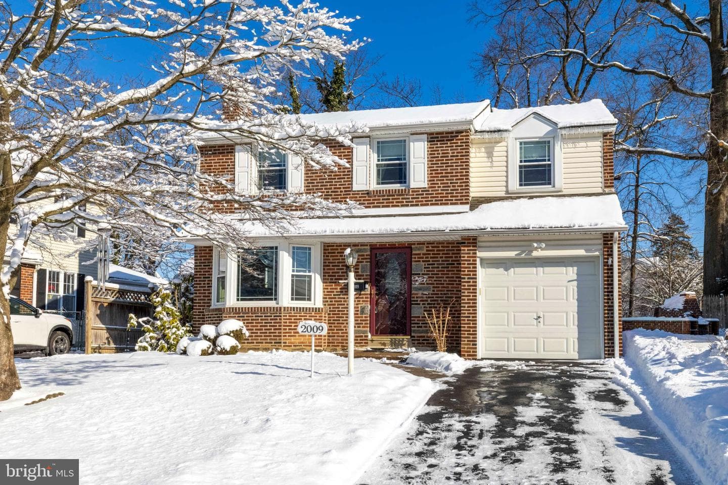 2009 Parkview Avenue photo 1