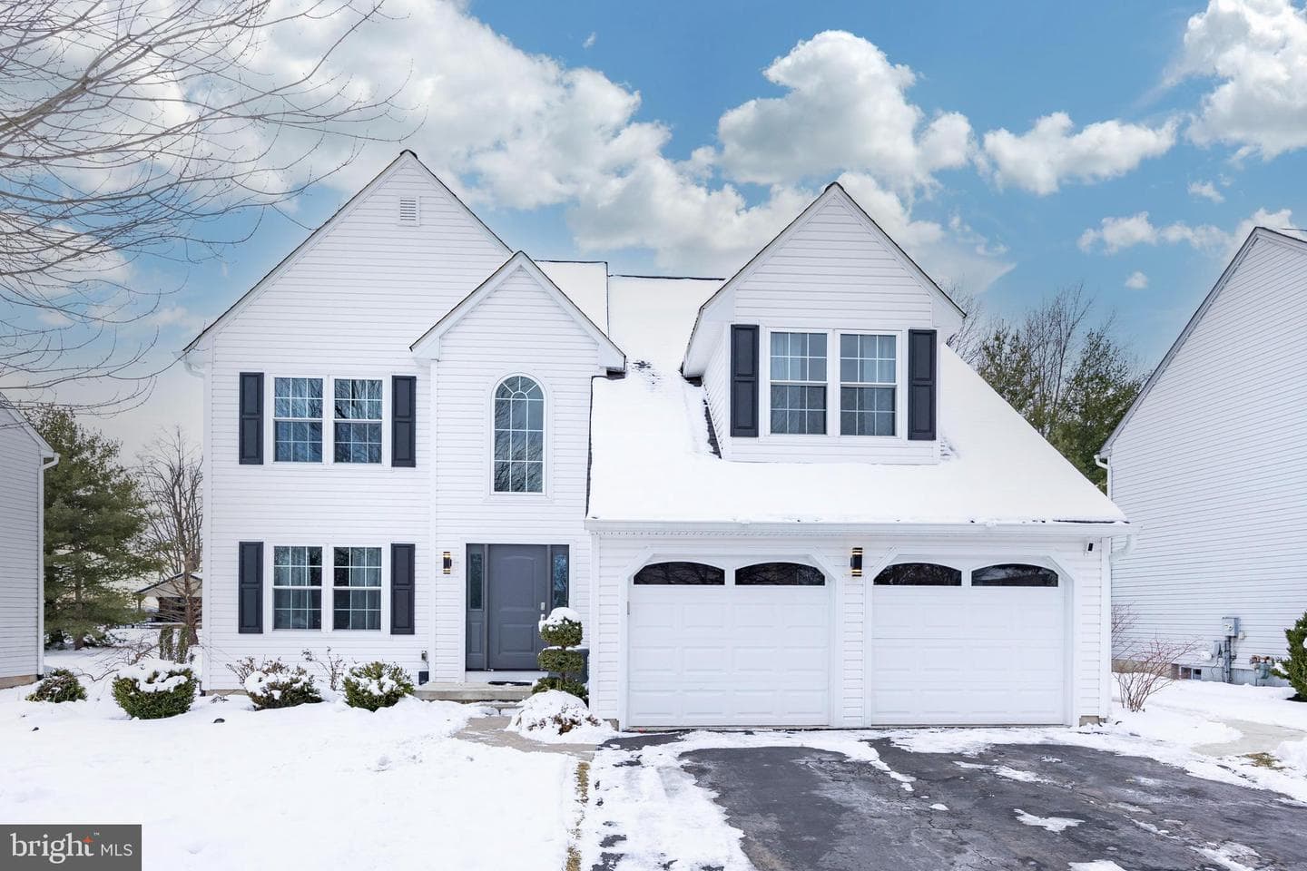66 King Way photo 1