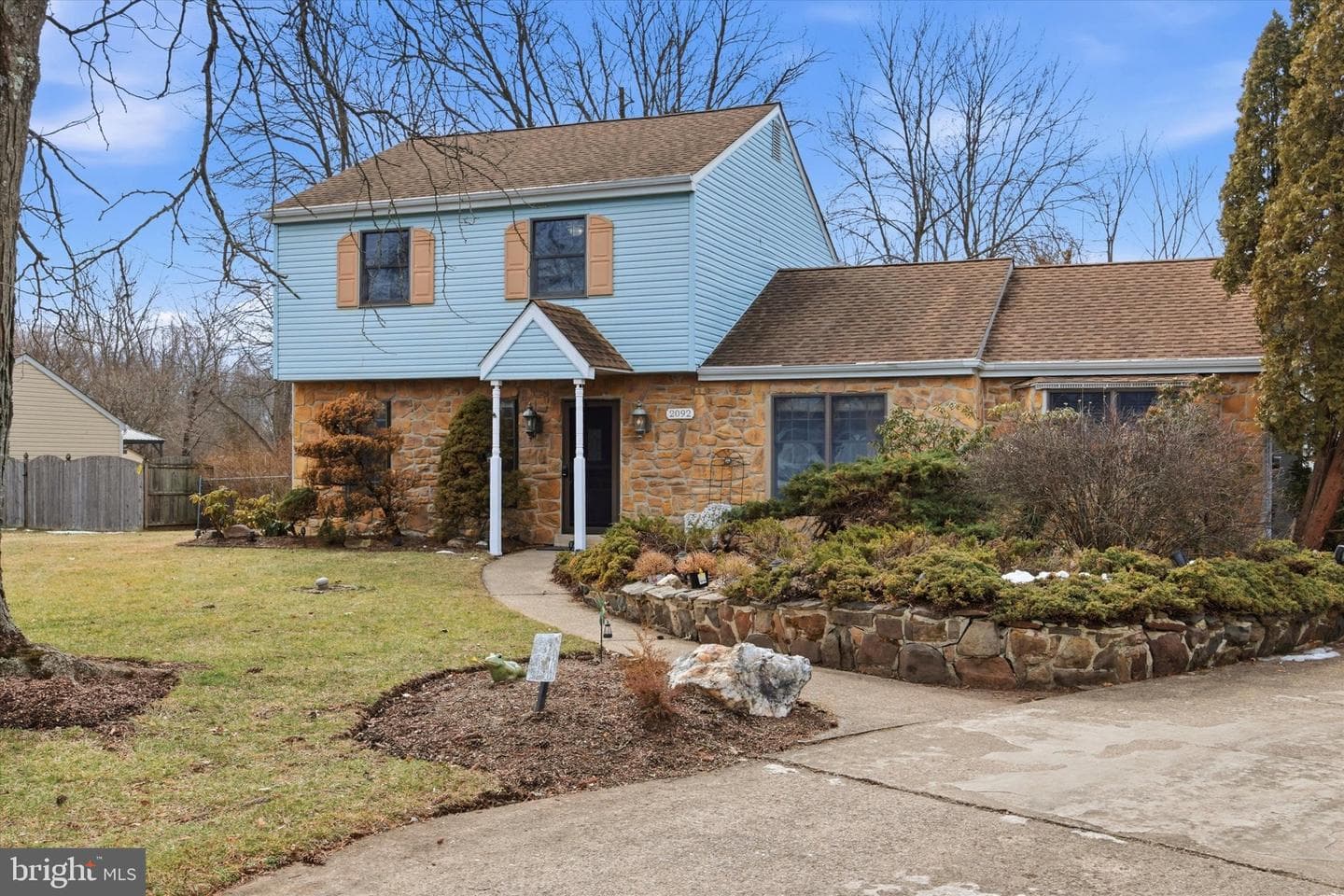 2092 Hawthorne Lane photo 1
