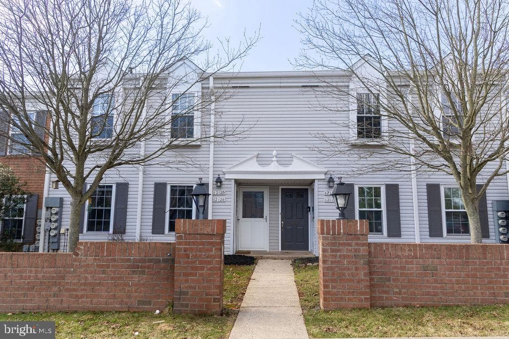 1212a Crosshill Court photo 1